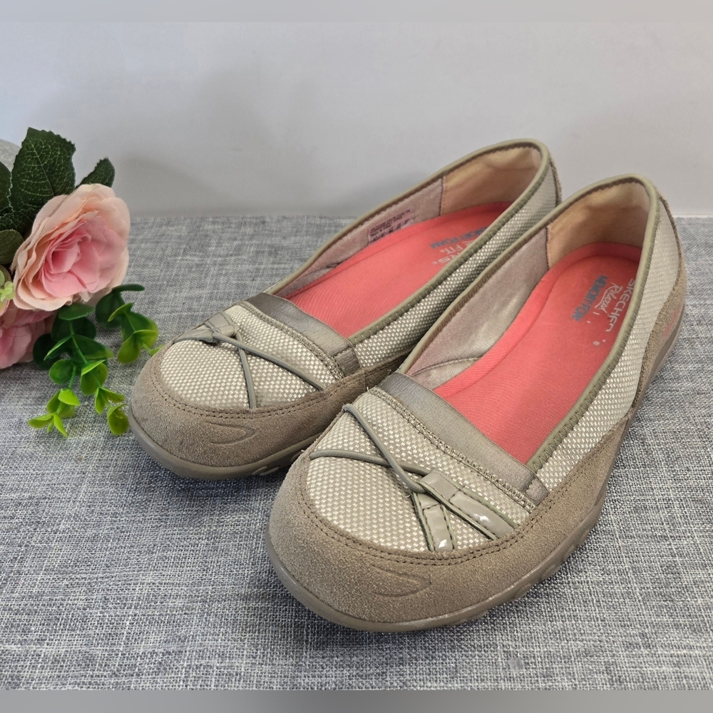 Skechers Relaxed Fit Memory Foam leather textile taupe loafers, size 8M